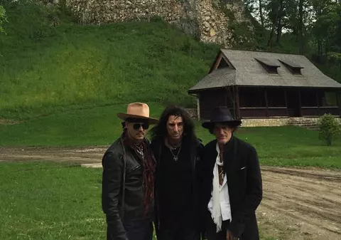 Johnny Depp, Alice Cooper şi Joe Perry s-au fotografiat la Castelul Bran