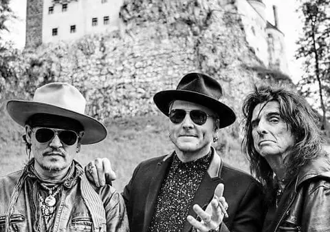 EXCLUSIV/ Johnny Depp și Alice Cooper au insistat să cânte în România, dar nu au declarat tot! Scopul secret al vizitei lor!