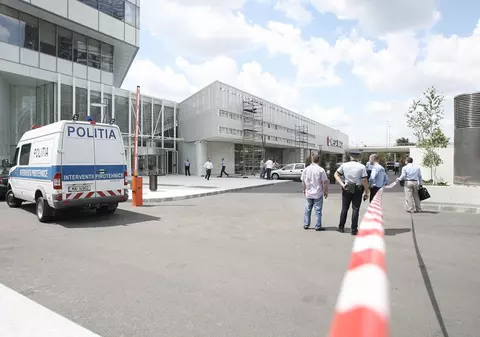 Alertă cu bombă lângă un mall din Capitală. Paznicul a fost cel care ”a făcut o glumă” | UPDATE