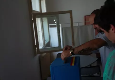 ALEGERI LOCALE 2016 | Bolnavii din spitalele gălățene au solicitat urna mobilă | GALERIE FOTO