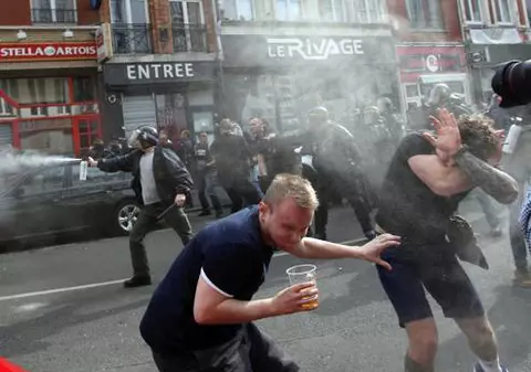 Euro 2016. Violențe fără sfârșit! Alte bătăi groaznice între ruși și englezi, la Lille. Zeci de persoane arestate / GALERIE FOTO și VIDEO