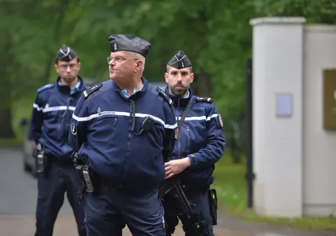 Euro 2016. Am debarcat în Franța! Tricolorii sunt în cantonamentul din La Chapelle-en-Serval. Păziți cu arma-n mână! Controlați antimină! Primul antrenament, de la 18:30