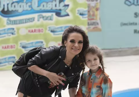 FOTO EXCLUSIV / Fotografiile care demonstrează că Andreea Antonescu pune în pericol sănătatea fiicei sale