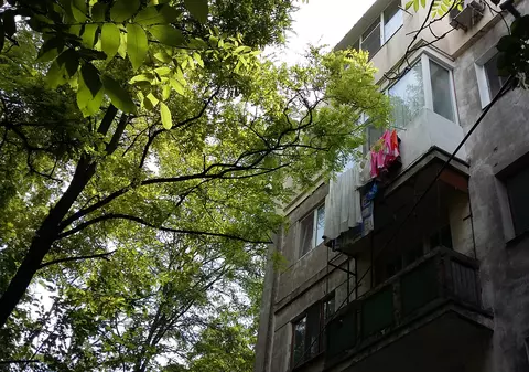 Copil de 5 ani din Galați, în stare gravă după ce a căzut de la etajul 4