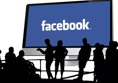 Atenție ce date introduci pe Facebook! Pagina asta te poate păcăli să dai datele cardului
