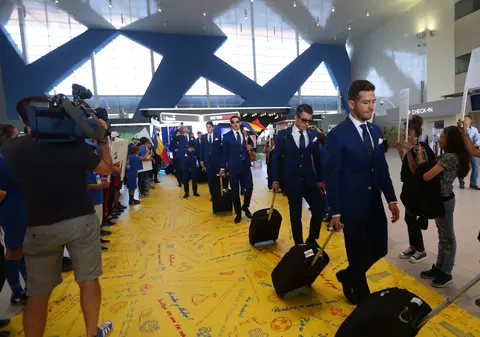 Tricolorii au ajuns la Paris! Astăzi, primul antrenament din Franța | FOTO&VIDEO