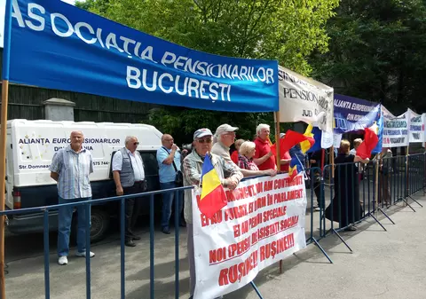 Pensionarii cer pensii ca înainte de '89, de 2.500 de lei