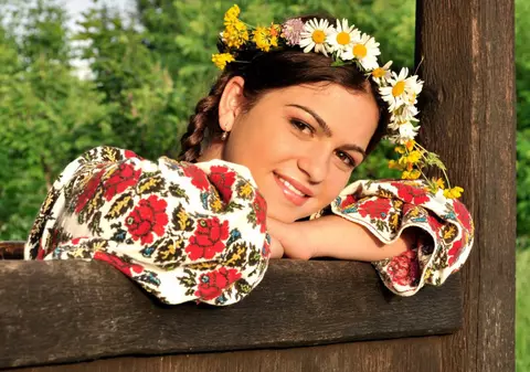 Cum arată acum cântăreața de muzică populară care a fost desfigurată de un câine într-un parc din București