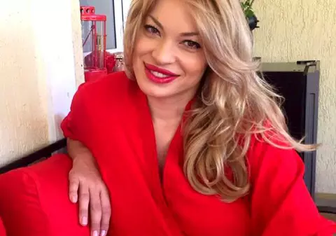 Fotografii EXCLUSIVE. Ce a apărut în fața ușii rezervei Valentinei Pelinel, imediat după ce a născut