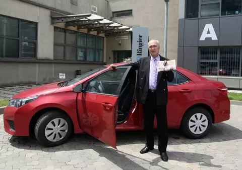 Mașina pusă la bătaie de Marea Dezlipeală și-a găsit șofer!