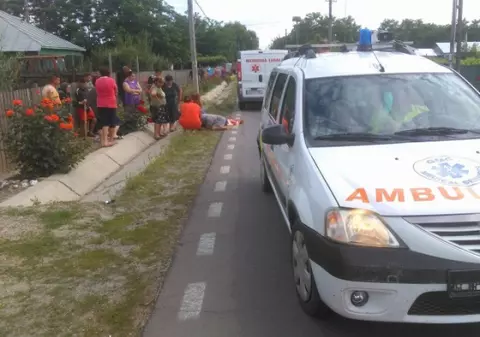 Un băiat de 13 ani a murit după ce a fost lovit de o ambulanță aflată în misiune