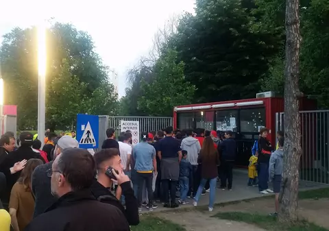Euro 2016. România - Georgia, ultima repetiție înaintea turneului final. Bătaie de joc! Suporterii s-au călcat în picioare la ”Arena Națională”, la singura casă de bilete deschisă! / FOTO