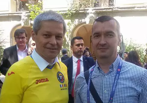 Euro 2016. Premierul Cioloș e parcă prea entuziast: ”Sunt optimist pentru meciul cu Franța, venim după victorii”