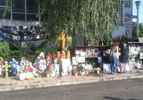 Au uitat de Colectiv! La 8 luni de la tragedie, cele 64 de victime au fost comemorate de o mână de oameni