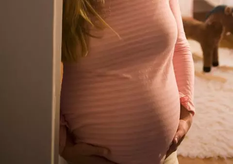 Operată de fibrom în timp ce era însărcinată!