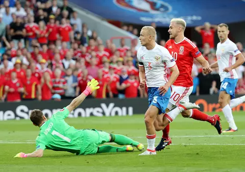 Euro 2016. Grupa B: Rusia - Țara Galilor 0-3. Rușii, la pământ. Galezii s-au calificat spectaculos. Slovacia - Anglia 0-0. Englezii au terminat grupa pe locul 2