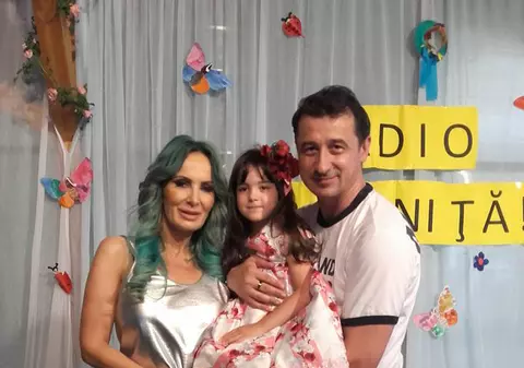 Ce ținută a purtat Daniela Gyorfi la grădiniță, la serbarea fiicei sale! Subiect de discuții!