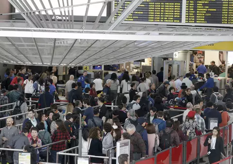 ALERTĂ în SUA: Un terminal al aeroportului JFK din New York a fost evacuat de urgență