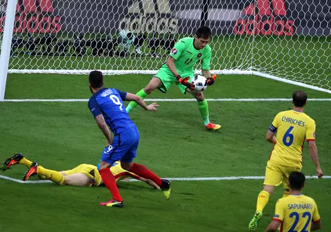 Euro 2016. Cifrele confirmă ruşinea de la CE: portarul Tătăruşanu, al patrulea pasator al României!