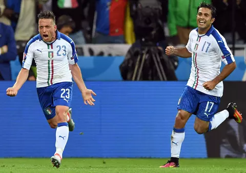 Euro 2016. Belgia - Italia 0-2. Ai naibii ”macaronari”! I-au lovit pe ”draci” de două ori. În meleul bucuriei, antrenorul Antonio Conte și-a spart nasul!