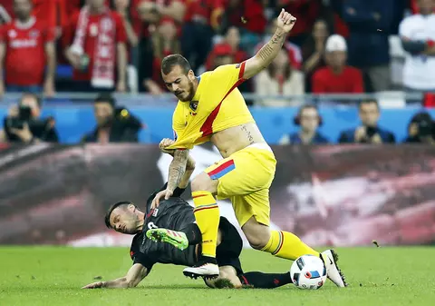 Euro 2016. Denis Alibec își toarnă cenușă în cap: ”Ne cerem scuze poporului”