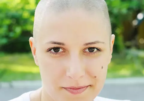 A venit la muncă rasă în cap. A șocat pe toată lumea când a spus motivul acestei schimbări