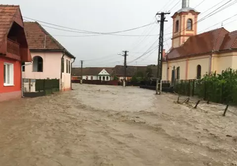 Cod galben de inundații până duminică seara