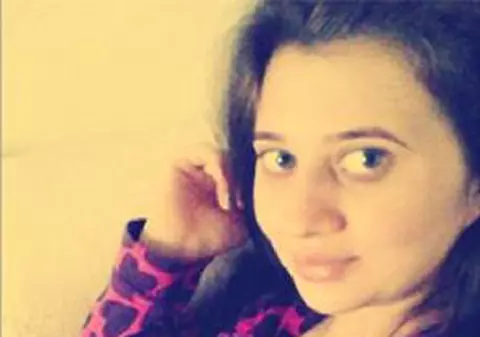 O mama acuză că i-a murit copilul după o naștere târzie pentru că medicul era în vacanță