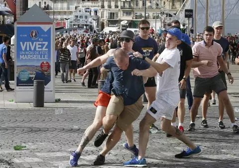 Euro 2016. Două și trei luni de închisoare cu executare pentru primii doi suporteri britanici judecați luni