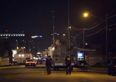 Autoritățile americane au explicat de ce au intervenit abia după trei ore și cum a decurs operațiunea de salvare. Au dărâmat un perete