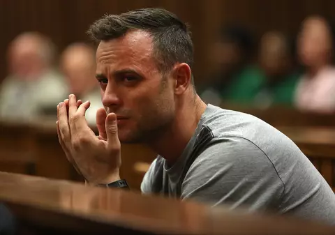 Oscar Pistorius a fost condamnat la șase ani de închisoare pentru uciderea iubitei sale