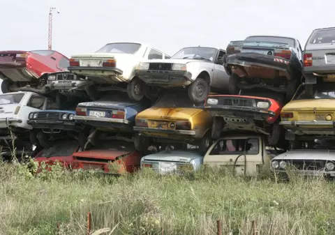 Rabla 2016 | Cum încearcă firmele de colectare a fierului vechi să îi păcălească pe românii care își duc mașina la casat