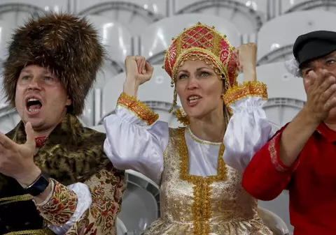 Euro 2016. O româncă și-a făcut loc printre frumusețile zilei de miercuri de la turneul final / GALERIE FOTO