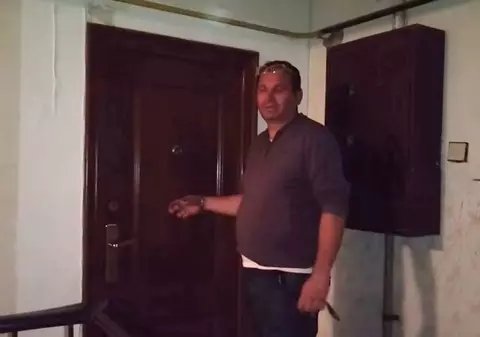 Scandal la Botoșani! Și-a lăsat soțul să doarmă pe preș