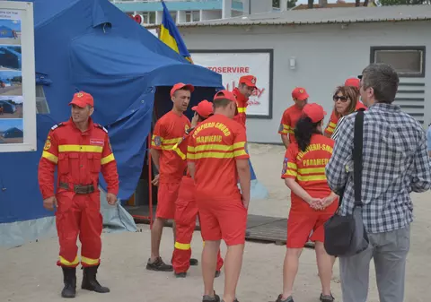 Turiștii de pe litoral, supravegheați pe plajă de echipaje SMURD