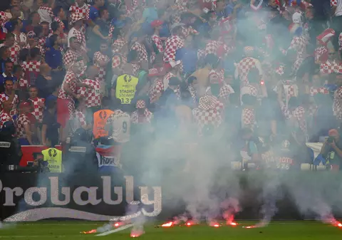 Euro 2016. Croația a luat o amendă uriașă, după ce fanii au făcut spectacol pirotehnic contra Cehiei