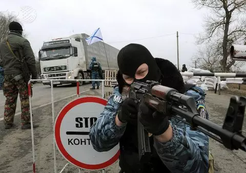 Cinci bărbați, care au fost plătiți pentru a se preface că sunt traficanți de arme, au fost arestați în Bsonia