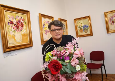 Celebritățile au admirat uimite tablourile lui Fuego! Artistul a avut primul său vernisaj