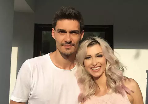 Ce cărucior sofisticat a ales Andreea Bălan pentru fetiţa pe care o va aduce pe lume