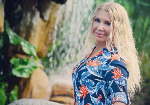 Are 58 de ani și arată spectaculos. Mama lui Dan Bălan a încins atmosfera la malul mării.