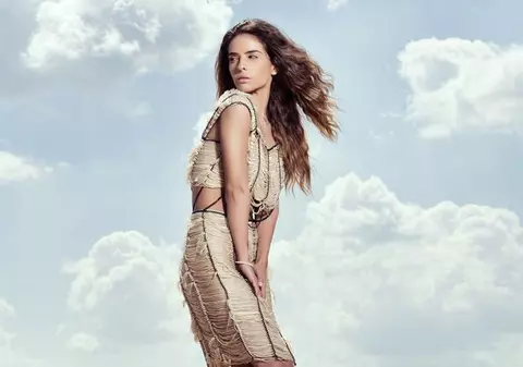 A fost respinsă la "Vocea României", iar acum compune melodii pentru staruri internaționale. Povestea fabuloasă a Mellinei