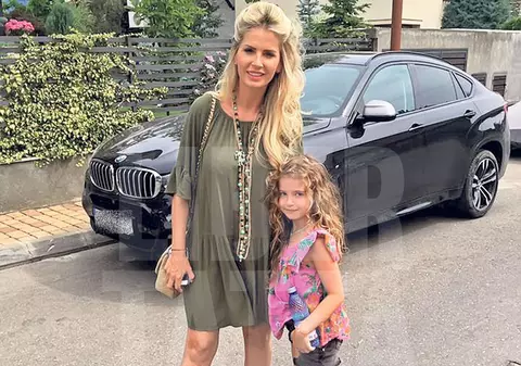 Gravidă în 5 luni, Andreea Bănică e ţinută sub observaţie de fetiţa ei de 7 ani: «Am voie doar jumătate de amandină»