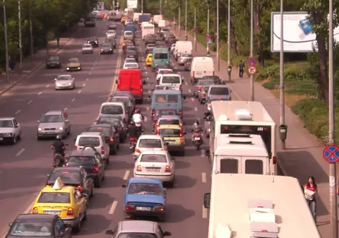 Se reia traficul la Podul Străuleşti