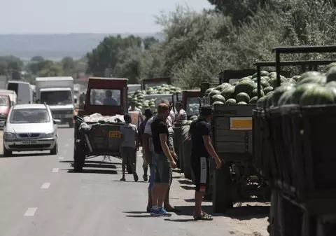 EXCLUSIV. ”Bursa” pepenelui de Dăbuleni, locul în care prețul se umflă cât ai clipi