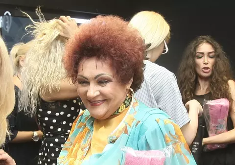 VIDEO EXCLUSIV/ Elena Merișoreanu își împarte parfumurile și hainele! ”Nu mai trăiesc eu să le port pe toate!”