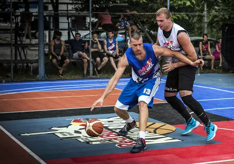 S-a ales românul care se va bate în finala mondială de baschet unu la unu