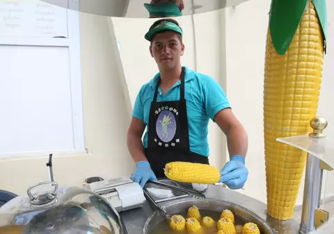 EXPERIMENT LIBERTATEA | Poți supraviețui la mare cu numai 20 de lei pe zi? În sudul litoralului se mai mânca aproape decent, în Mamaia este imposibil