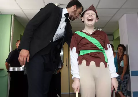 Un an a luptat pentru viață și a câștigat! Petrecere pentru Mihăiță, la externarea din spital | Libertatea i-a îndeplinit marea dorință