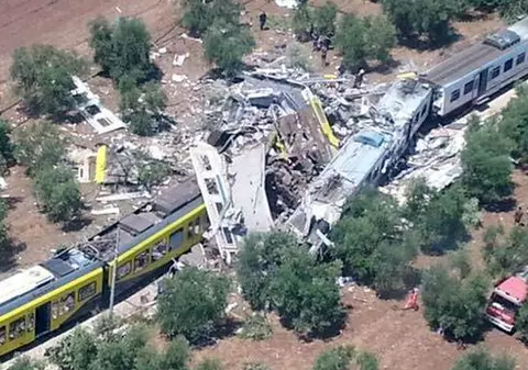 Anchetă în urma tragediei feroviare din Italia. Șefii de gară de unde au plecat trenurile au fost suspendați