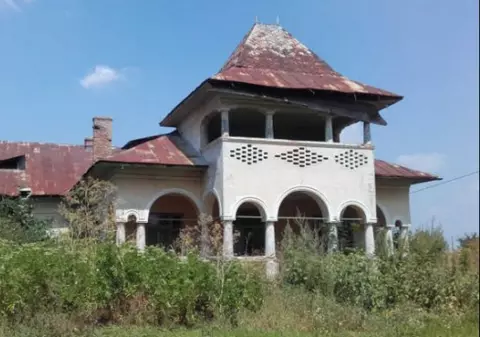 Conacul Brătienilor din Argeş, vândut de doi italieni cu 35.000 de euro. Cine l-a cumpărat